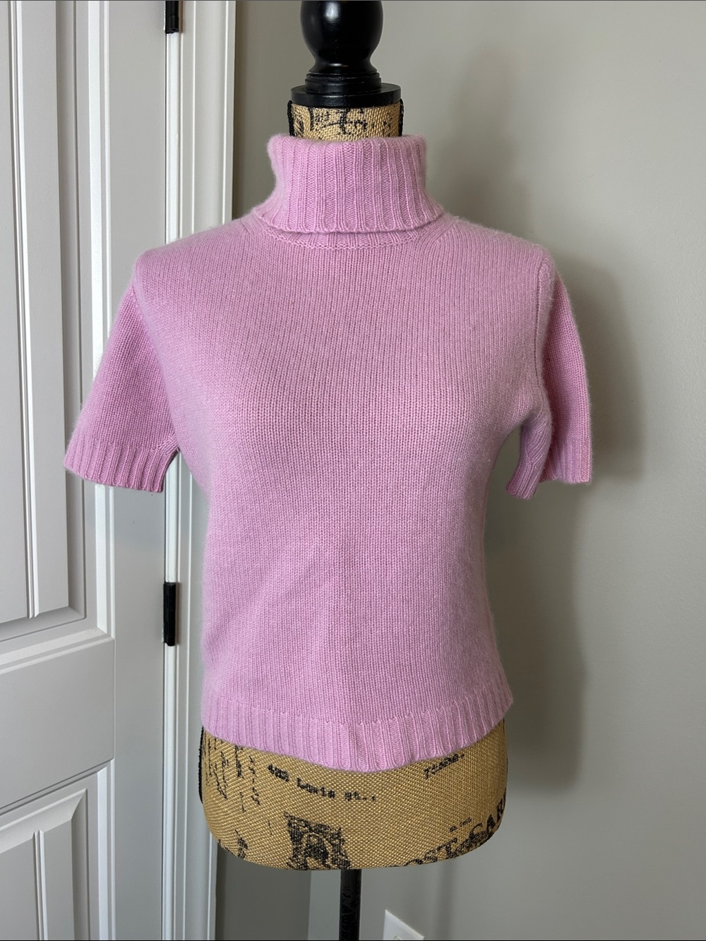 Neiman Marcus Cashmere sweater